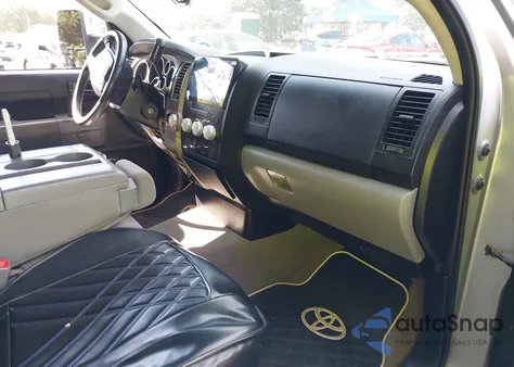 2010 Toyota Tundra Grade 4.6L V8 z USA, uszkodzony, nr VIN 5TFCM5F13AX001022